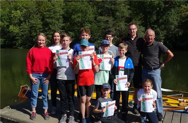 Der Rudernachwuchs des GTRV Neuwied zusammen mit den Ausbildern. Foto: Constanze Hein