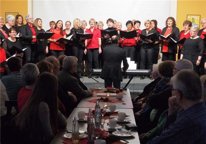 Der Rübenacher Frauenchor sang in der Rübenacher Schützenhalle. privat