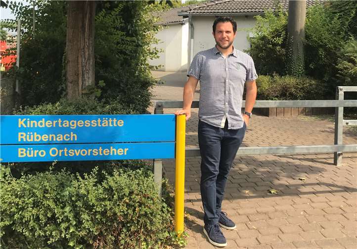 Der Rübenacher Ortsvorsteher Thomas Roos bietet regelmäßige Kinder- und Jugendsprechstunde an.Quelle: Ortsverwaltung Rübenach