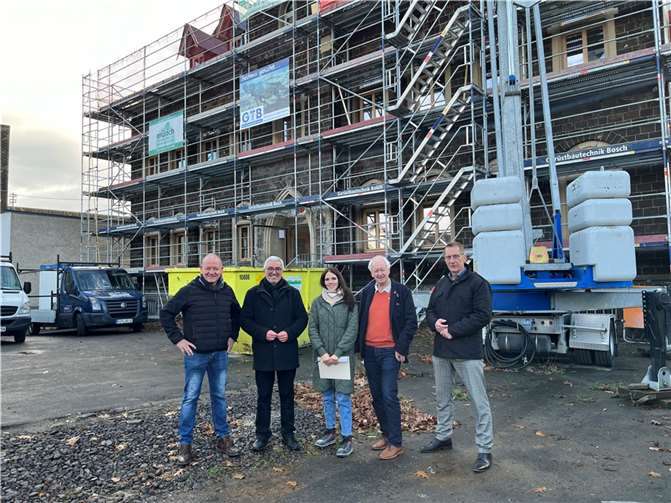 Der Rundgang durch die Baustelle zeigte den fast reibungslosen Fortgang und das Ineinandergreifen der Gewerke, die überwiegend durch Fachfirmen aus der Region ausgeführt werden.  Foto: privat