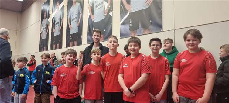 Der SC Niederzissen beim Besuch der Bundesligaprofis des TTC Grenzau.  Foto: privat