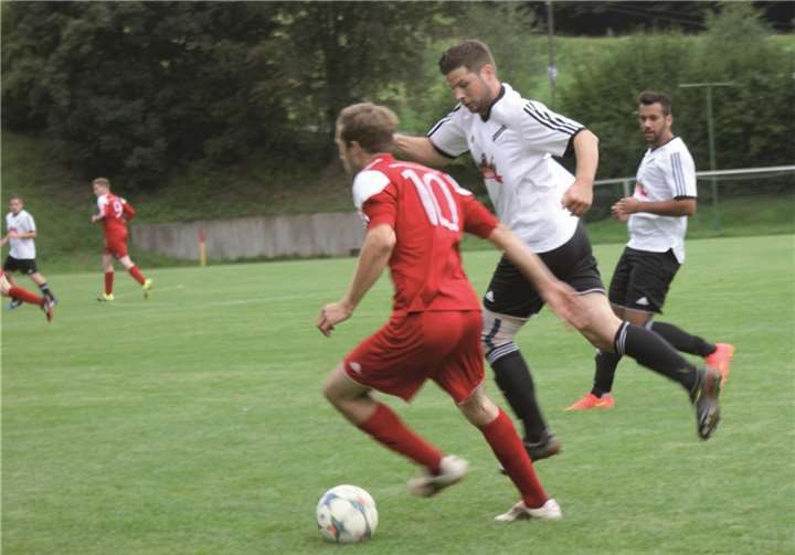 Der SC Wassenach (weiße Trikots) hatte den Gegner stets im Griff. privat