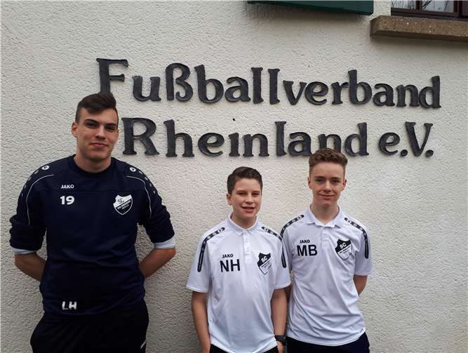 Der SCB ist sehr stolz auf seine „neuen“ Trainer. Mit Lars Heine (li.), Nick Hemmer (mi.) und Manuel Baltes (re.), aber auch Benedikt Löbens, Luis Pörzgen und Dziko Music hat der SCB in Richtung Zukunft sehr gute Aussichten.Foto: Jörg Baltes