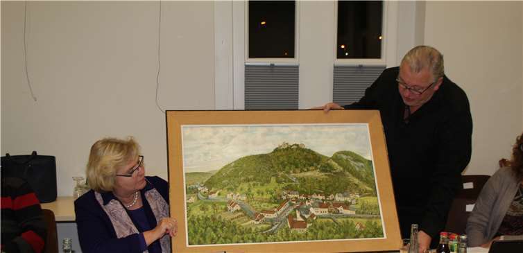 Der SPD Beigeordnete Karl-Heinz Bernardy überreichte Bürgermeisterin Hermann-Lersch stellvertretend für die Stadt Bad Breisig ein Gemälde von Paul Dewitz (1914 - 1994 Bad Breisig-Rheineck).KMI