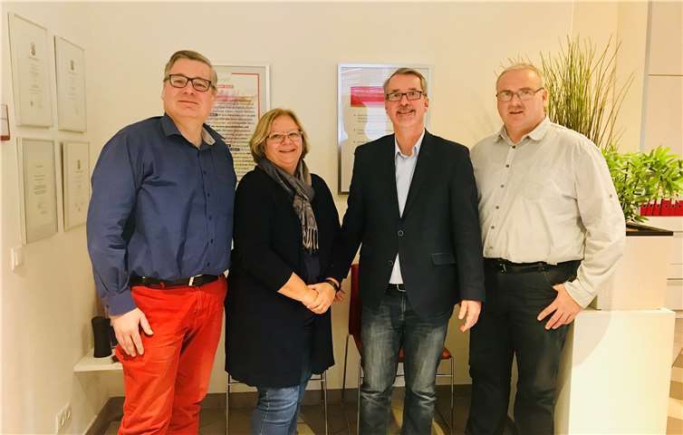 Der SPD-Landtagsabgeordnete Sven Lefkowitz (2. von rechts) bei seinem Besuch in der Geschäftsstelle des AWO Betreuungsvereins Neuwied neben Geschäftsführer Axel Hillenbrand (links), der Vorsitzenden Ingrid Ely-Herbst (2. von links) und dem ehrenamtlichen Betreuer Hans-Peter Groschupf (rechts).Foto: privat