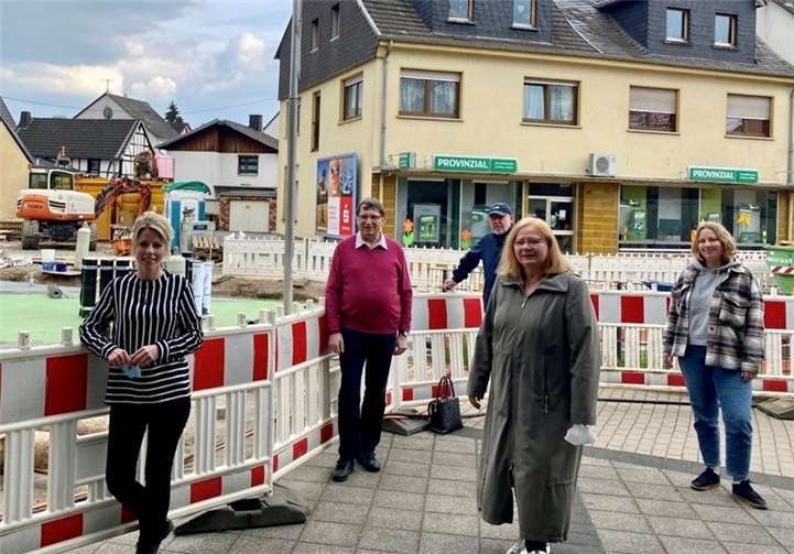 Der SPD Ortsverein Oberbieber machte sich vor Ort von dem Fortschritt der Brückenbauarbeiten in der Oberbieberer Dorfmitte ein Bild.