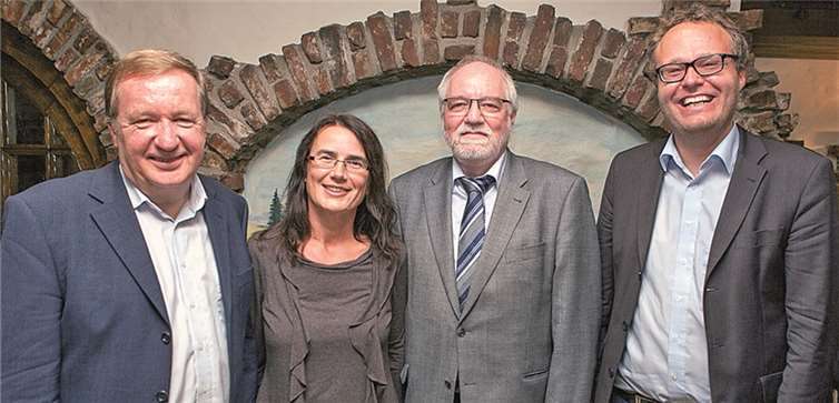 Der SPD-Ortsverein Rheinbach hat eine neue Spitze: der bisherige Vorsitzende Folke große Deters (r.) wurde abgelöst von Dietmar Danz (Z.v.r.), stellvertretende Vorsitzende sind nun Jürgen Lüdemann (l.) und Andrea Kaminski (Z.v.l.). JOST