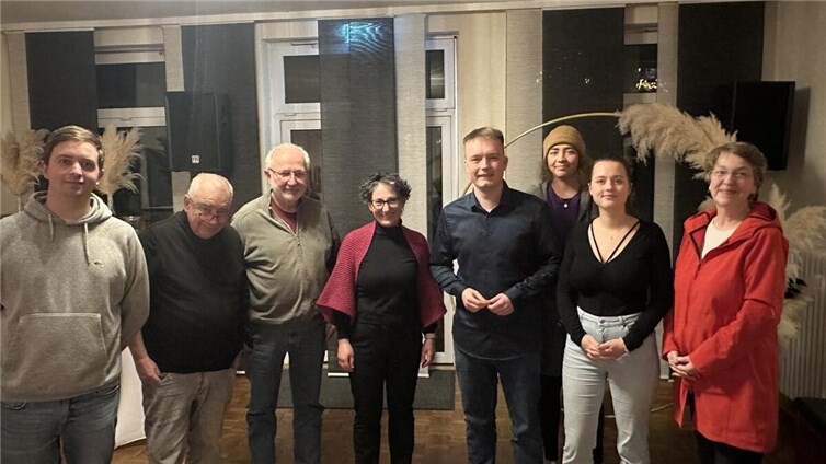 Der SPD Vorstand Wachtberg, v.l.n.r.: Simon Falkenstein, Andreas Wollmann, Michael Mertes, Brankica Assenmacher (stellv. Vorsitzende), Otis Henkel (Vorsitzender), Lisa Wollmann, Charlotte Becker, Anneliese Boley.  Foto: privat