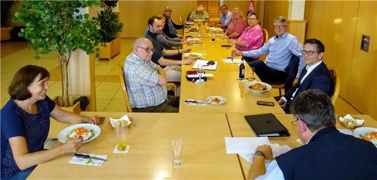 Der SPD-Vorstand unterstützt die Gastronomie mit einem Arbeitsessen. Foto: privat