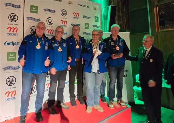 Der SSV Bad Breisig startete erstmals beim DSB-Pokal Wettbewerb des Deutschen Schützenbundes in der Disziplin Luftgewehr-Auflage und konnte gleich bei der Premiere das Siegertreppchen erklimmen. Foto: privat