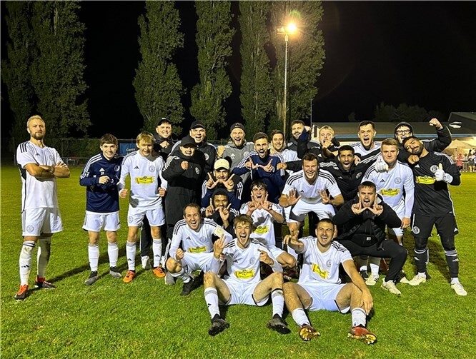 Der SV Feldkirchen bejubelte den perfekten Saisonstart.  Foto: Lisa Englhart