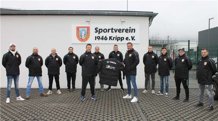 Der SV Kripp II kann sich passend zur kalten Jahreszeit über die Anschaffung von neuen Winterjacken freuen. Foto:privat