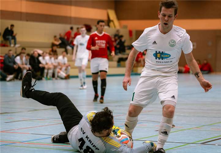 Der SV Kripp II (rote Trikots) kassierte gegen den TuS Oberwinter II eine 0:3-Niederlage.