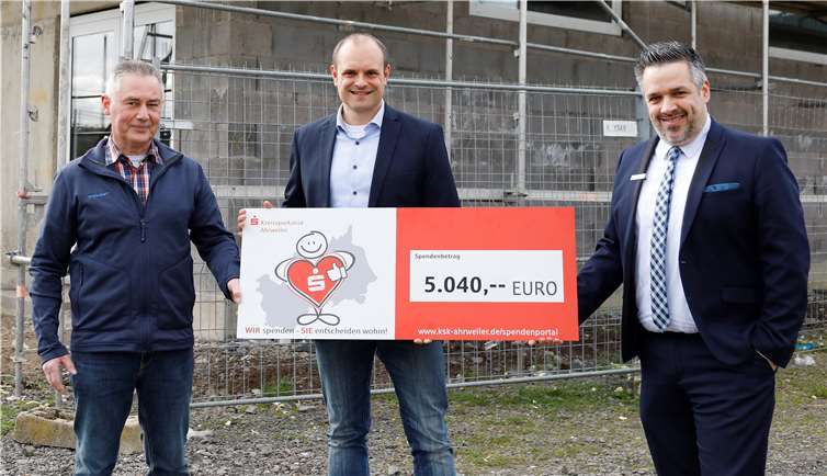 Der SV Kripp freute sich sehr über die Spende. Foto: Thorsten Stephan