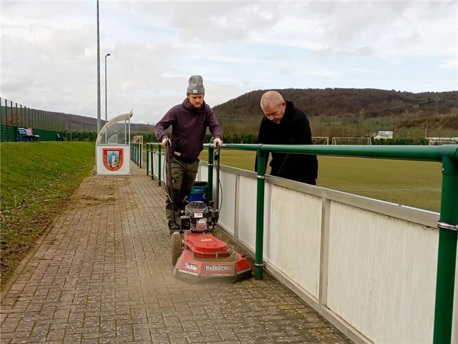 Der SV Kripp hatte am Samstag, 28. Februar zu einem großen Frühjahrsputz im Sportpark „Am Querweg“ eingeladen, um die Vereinsanlage nach der Winterpause wieder auf Vordermann zu bringen.Foto: privat