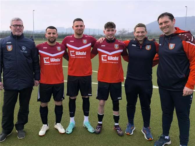 Der SV Kripp heißt Tobias Dünnebier, Florian Engelhardt und Mirsad Meta willkommen und wünscht ihnen eine erfolgreiche Zeit im Verein. Foto: SV Kripp