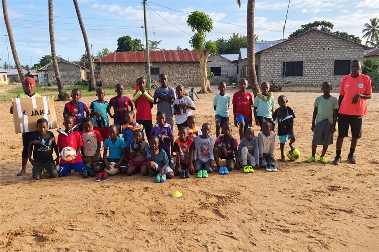 Der SV Kripp sammelte Fußballschuhe und Bälle für die Simba Soccer Academy in Ukunda/Kenia.