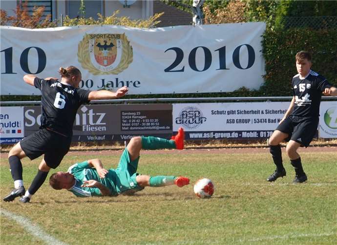 Der SV Rheinland Mayen (hier Kevin Kowalski) lag in Sinzig schon am Boden, kämpfte sich aber zurück und siegte nach Verlängerung.