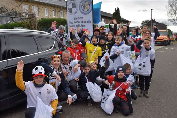 Der SV Swisttal und die Herta Buschhoven waren als gemeinsame Fußgruppe unterweg...