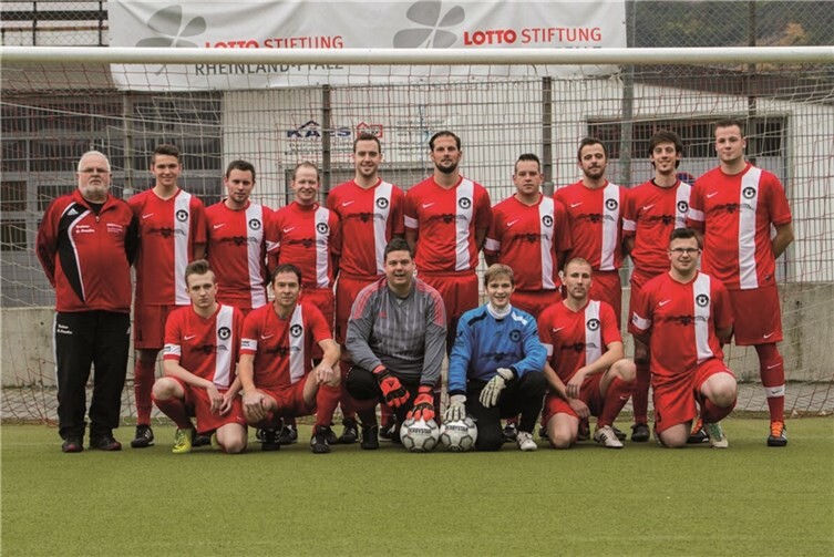 Der SVU 3 erhielt von der Firma LARO Sportwagen, Schloss Liebig, einen neuen Trikotsatz.Privat