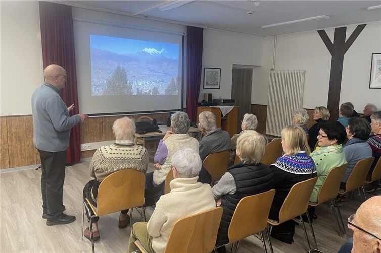Der Saal im Seniorenzentrum der AWO war bis auf den letzten Platz besetzt.
