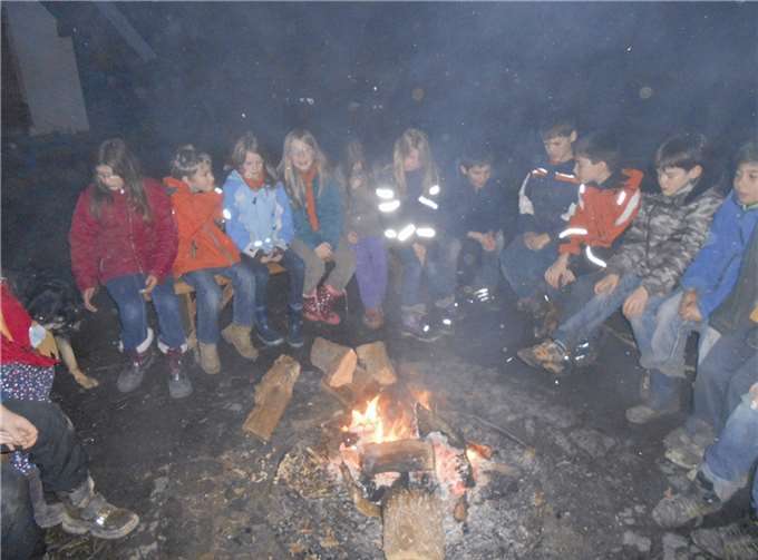Der Samstagabend fand mit Stockbrot am Lagerfeuer einen gelungenen Ausklang.