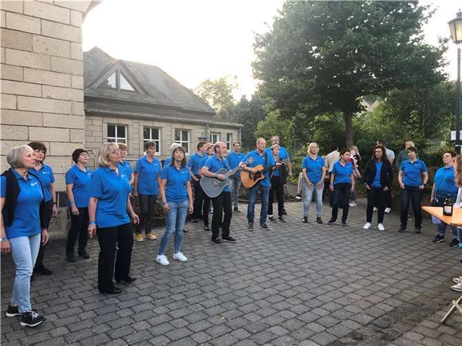 Der Samstagabend startete mit dem Chor Taktvoll Volkesfeld.Quellen: Ortsgemeinde Volkesfeld