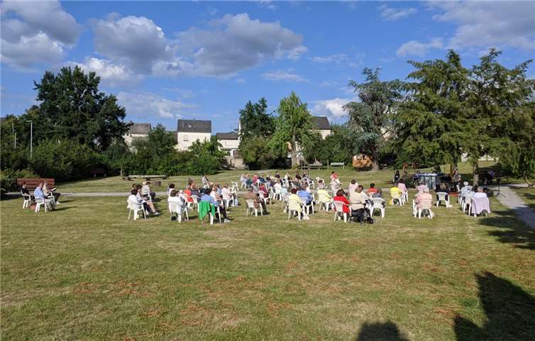 Der Samstagsgottesdienst fand im Park statt. Foto: privat