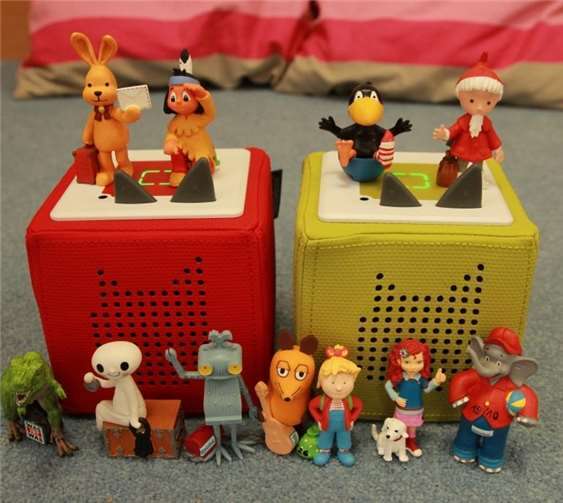 Der Sandmann? Felix? Oder doch lieber Benjamin Blümchen? Wer Toni Figuren benötigt, kann sie nun in der Bücherei ausleihen. Foto: Öffentliche Bücherei St. Martin