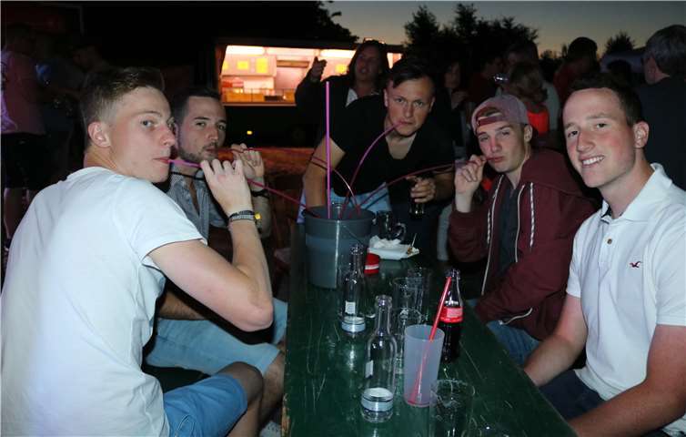 Der Sangria aus Eimern durfte natürlich nicht fehlen.UP