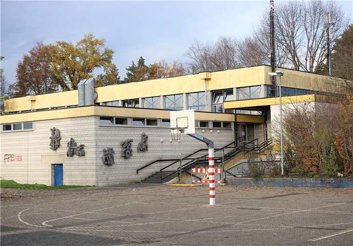 Der Sanierungsstau städtischer Liegenschaften ist immens. Auch die Sporthallen in Oberbieber und Heimbach-Weis (Foto) bedürfen umfangreicher Renovierungen und Modernisierungen.