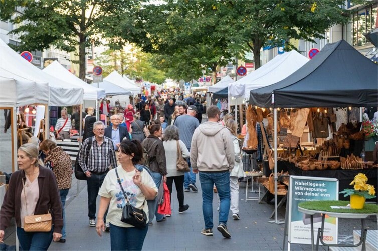 Der Schängelmarkt zog mit seinen vielfältigen Attraktionen auch in diesem Jahr viele interessierte Besucherinnen und Besucher an. Fotos: SCH