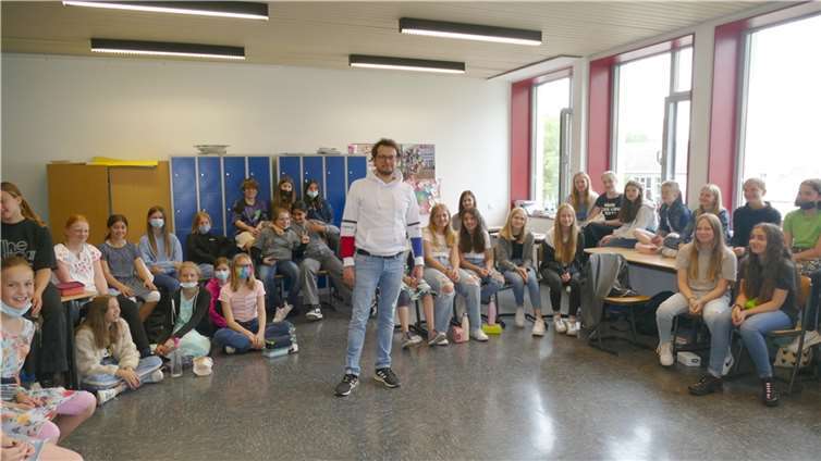 Der Schauspieler Tino Leo hat das Interesse fürs Theater geweckt. Mal sehen, wann an der SMS das nächste Mal der Vorhang aufgeht.  Foto: SMS