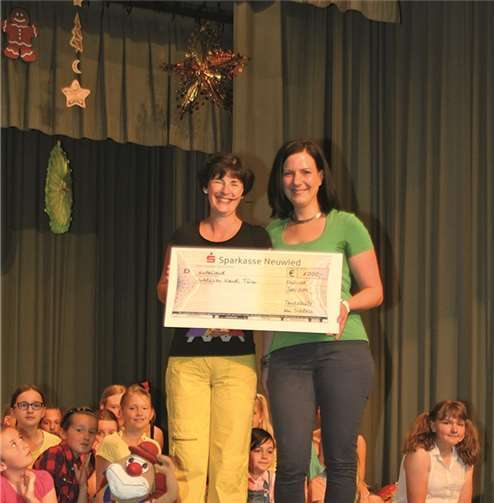 Der Scheck über 1.000 Euro wurde dankend angenommen.privat