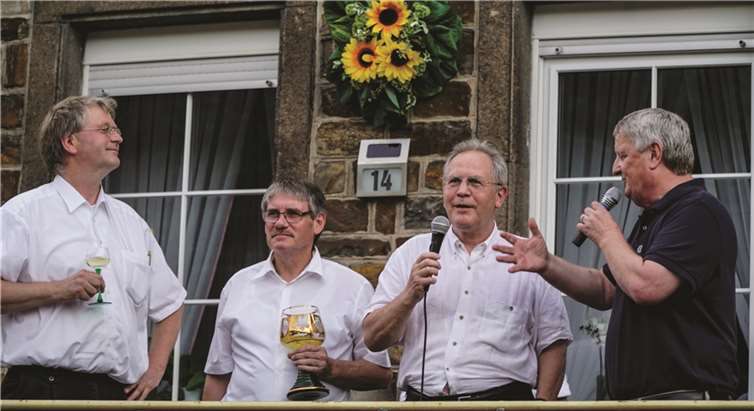 Der Schirmherr Carl-Heinz Moritz (zweiter von rechts) blieb im Herzen immer Hatzenporter, auch wenn sein Weg ihn nach Berlin führte.