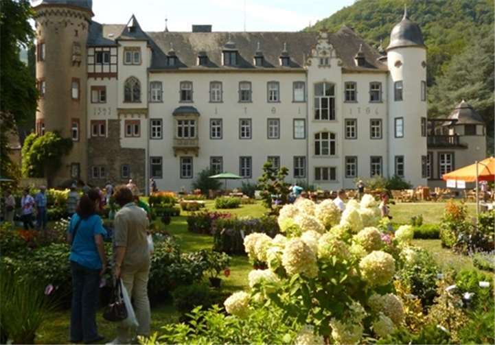 Der Schlosspark bietet eine herrliche Kulisse für das Gartenfestival. privat