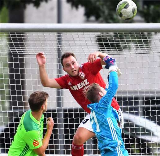 Der Schlussmann sorgte nicht durch seine Strafraumbeherrschung, sondern durch seinen Trick beim Tor-Abstoß für Furore.