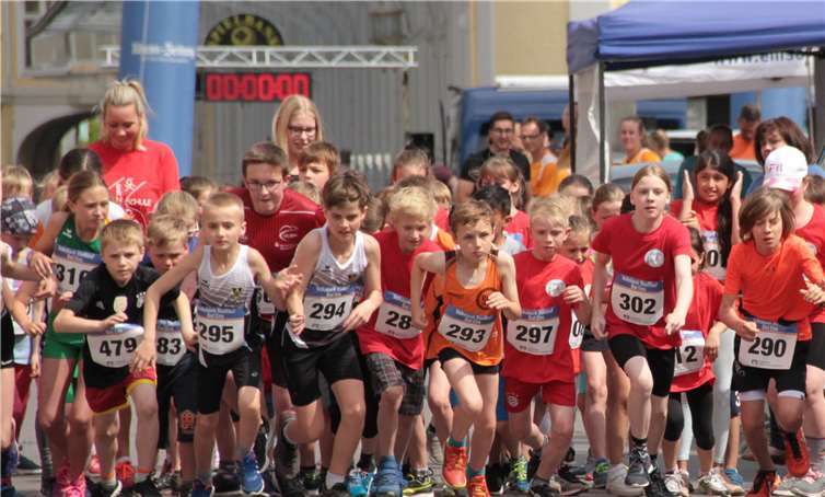 Der Schülerlauf für Mädchen und Jungen über 1 km.MFU