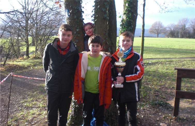 Der Schülerpokal bleibt in den Händen der Läufer des VfB Linz.