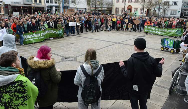 Globale Demos: Teilnehmer von „Fridays for Future“ fordern sofortiges Handeln Der Schülerstreik endete auf dem Münzplatz mit einer Kundgebung.
