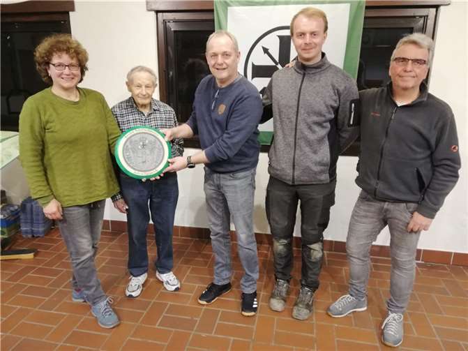 Der Schütze der St. Sebastianus Schützenbruderschaft Waldbreitbach hat seine Kreativität in eine künstlerische Spende zugunsten der 1. Bundeskönigin Andrea Reiprich eingebracht.  Foto: Justus Reiprich/Paschalis Baylon