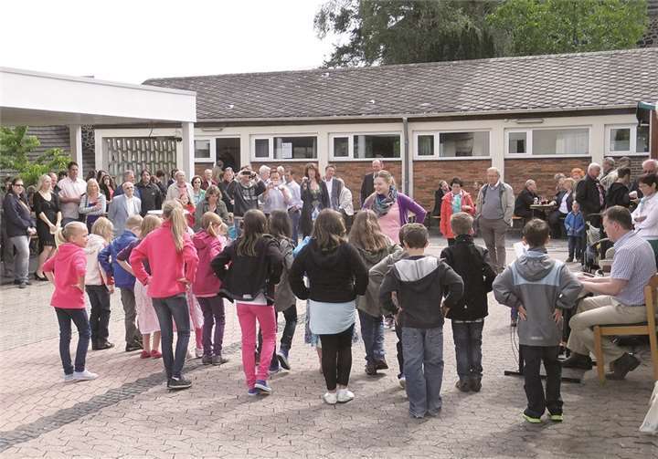 Der Schulchor JEKISS der Grundschule begeisterte mit seinem gelungenen Auftritt.  Privat