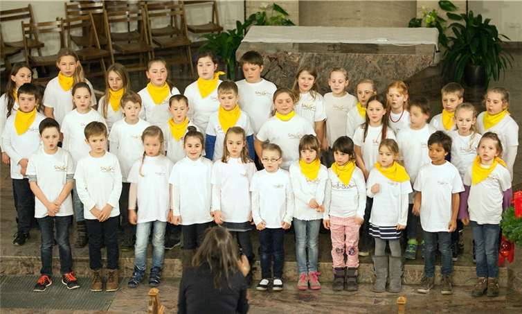 Der Schulchor der Grundschule Obere Grafschaft Gelsdorf machte den Auftakt beim Adventskonzert in der Pfarrkirche Gelsdorf.JOST