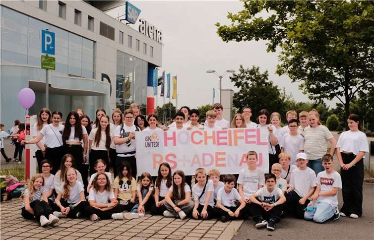 Der Schulchor der Hocheifel Realschule plus beim MEGA-Konzert in Mannheim dabei.  Foto: Lea Thelen