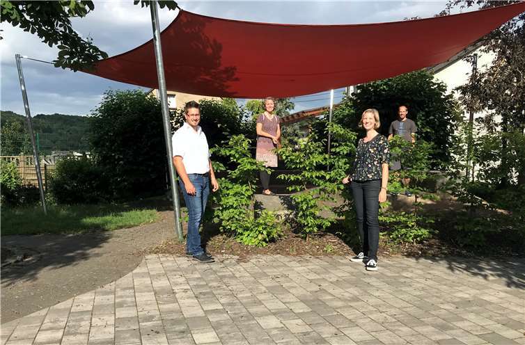 Der Schulelternbeirat der Grundschule Saffig freut sich sehr darüber, dass die Grundschule ihr Sonnensegel über dem Bereich des Atriums pünktlich zu den ersten warmen und sonnigen Tagen einweihen durfte.Foto: privat