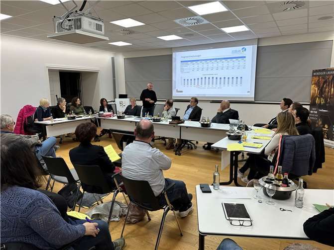 Der Schulträgerausschuss des Verbandsgemeinderates Mendig beschäftigte sich im Rahmen seiner jüngsten Sitzung schwerpunktmäßig mit dem Schulentwicklungsplan und damit mit der Zukunft der drei Grundschulen in der VG Mendig.  Foto: VG-Verwaltung Mendig/Stefan Pauly