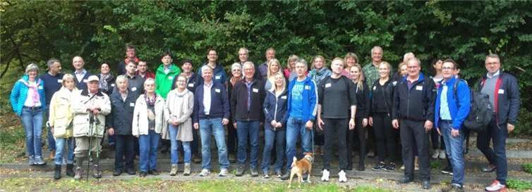 Der Schwanenteich in Oberbieber bot eine schöne Kulisse für die Herbstwanderung des WirtschaftsForum Neuwied e.V. Foto: privat