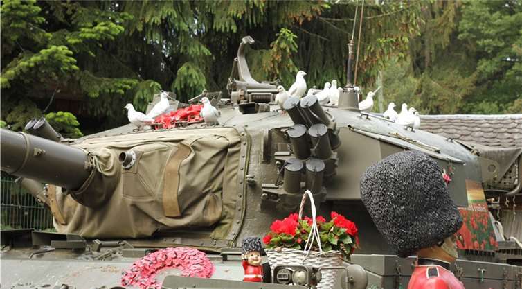 Der Schweizer Centurion Panzer war nie imKriegseinsatz. Jetzt setzt er sich für Frieden und Erinnerung ein. Fotos: KBL