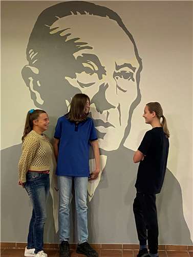 Der Schwerpunkt auf Europa unterstreicht die Bedeutung der europäischen Integration und globalen Zusammenarbeit in unserer heutigen Welt.  Foto: Julia Kübler