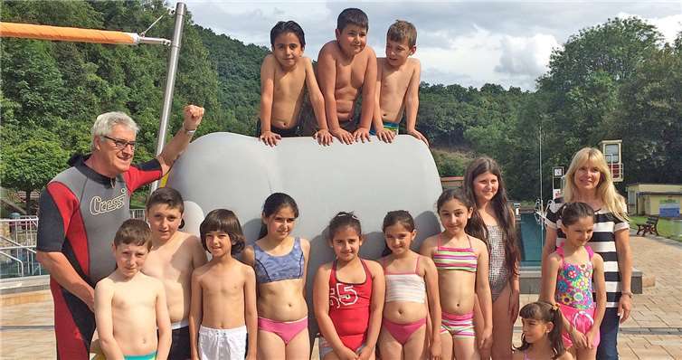 Der Schwimmlehrer Harry Münch wurde unterstützt von einem syrischen Schwimmlehrer und einer deutschen Syrerin, sodass sich alle verstanden.
